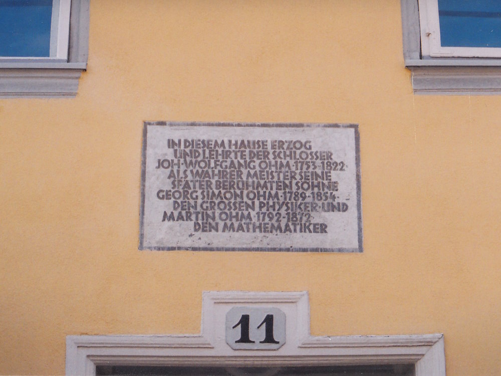 Inschrift Fahrstrasse